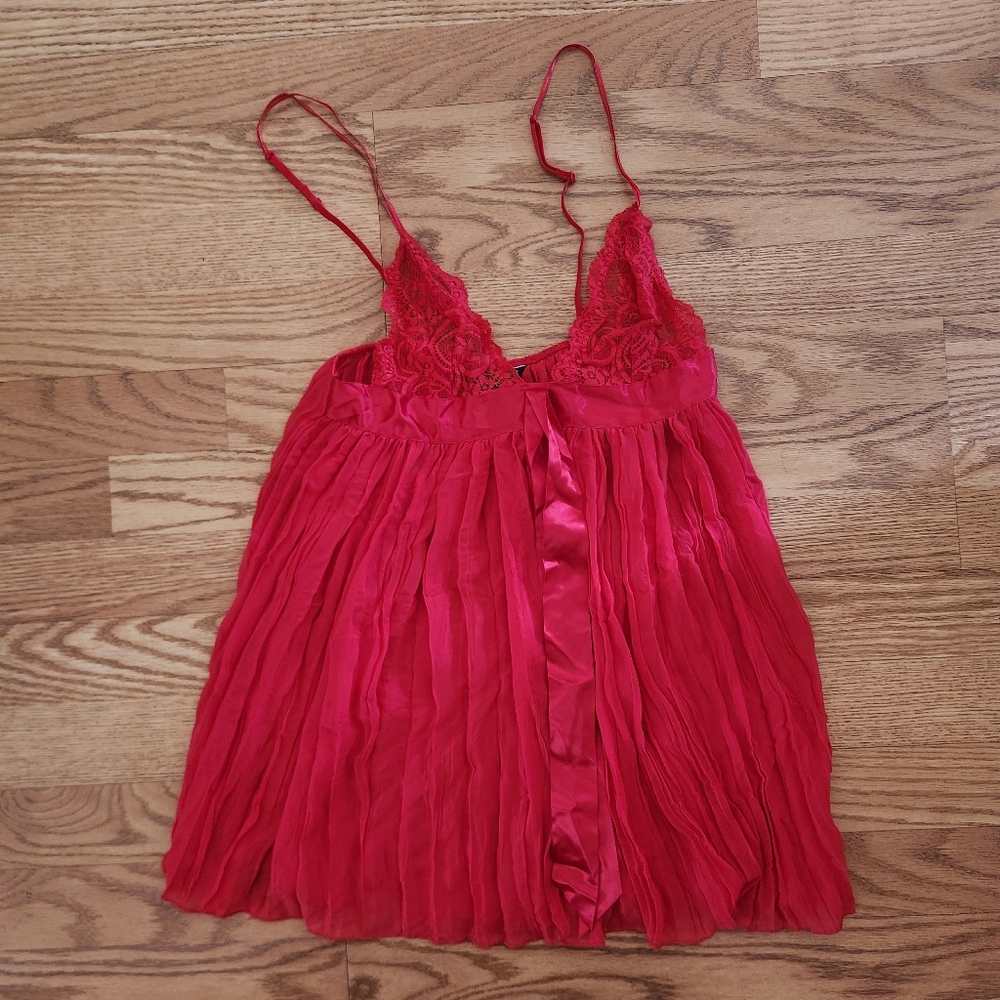 EUC 00s Victoria's Secret Red Pleated Lace Chemise/Nightgown, Size S
